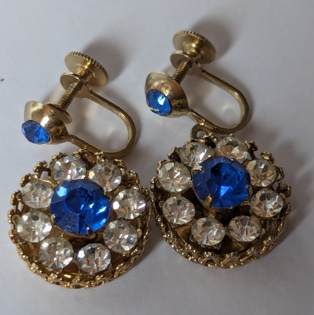 💙 Coro Vintage screwback diamond and sapphire color rhinestone earrings go…